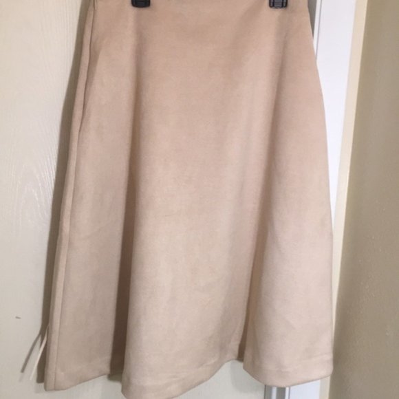 NWT Lucy Paris Beautiful Nude Suede Wrap Skirt!!!✨ - Picture 7 of 9